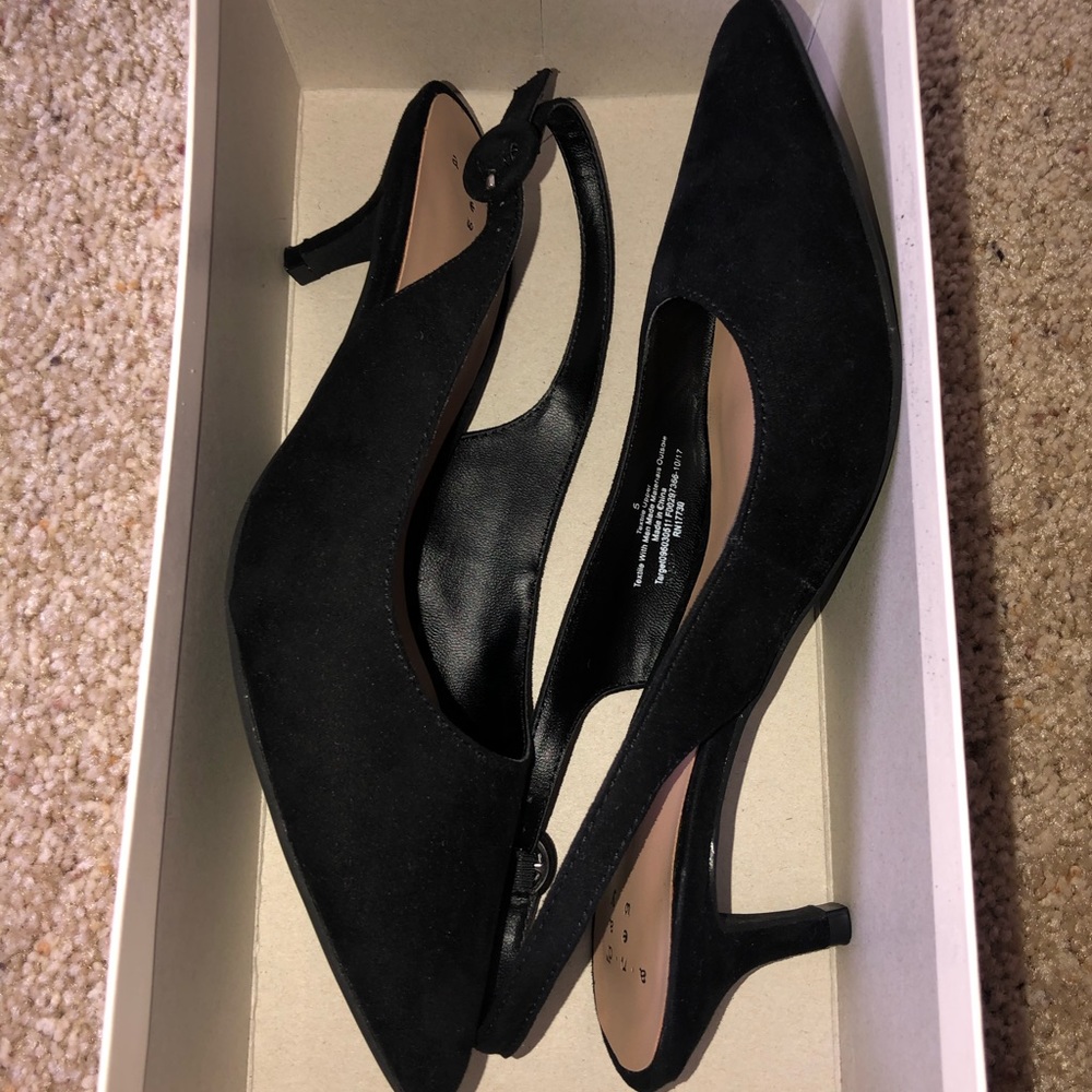 Black kitten heels with strap pumps